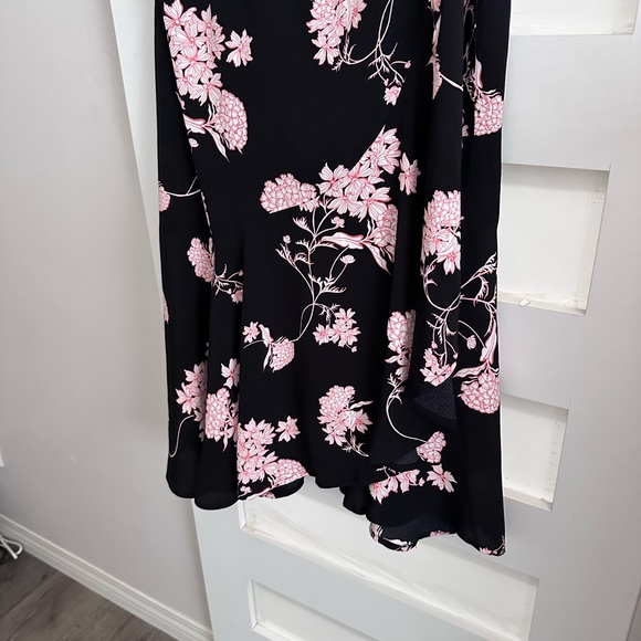 Black and pink wrap around dress. - Picture 3 of 5
